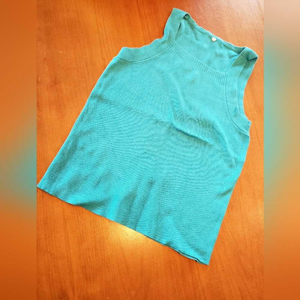 Blue Square necked sleeveless sweater